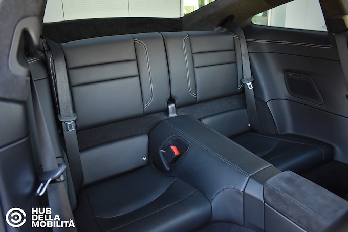 PORSCHE 911 Carrera 4S